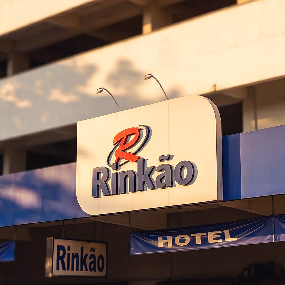 Letreiro do Hotel Rinkão